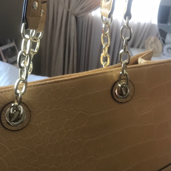 Handbag - Picture 3 of 3